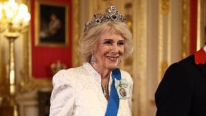 La tiara di zaffiri indossata dalla regina Camilla era la preferita di Elisabetta II
