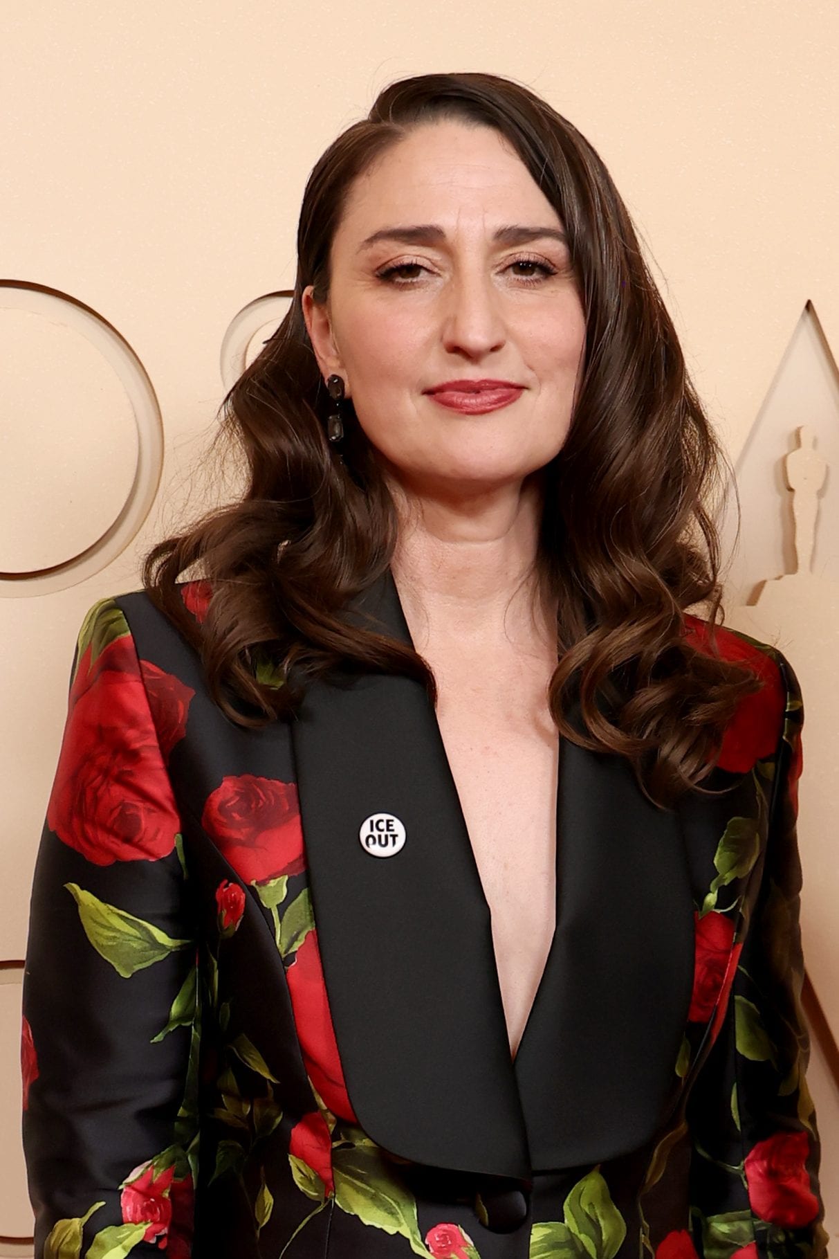 Sara Bareilles con la spilla "Ice Out" agli Oscar 2026
