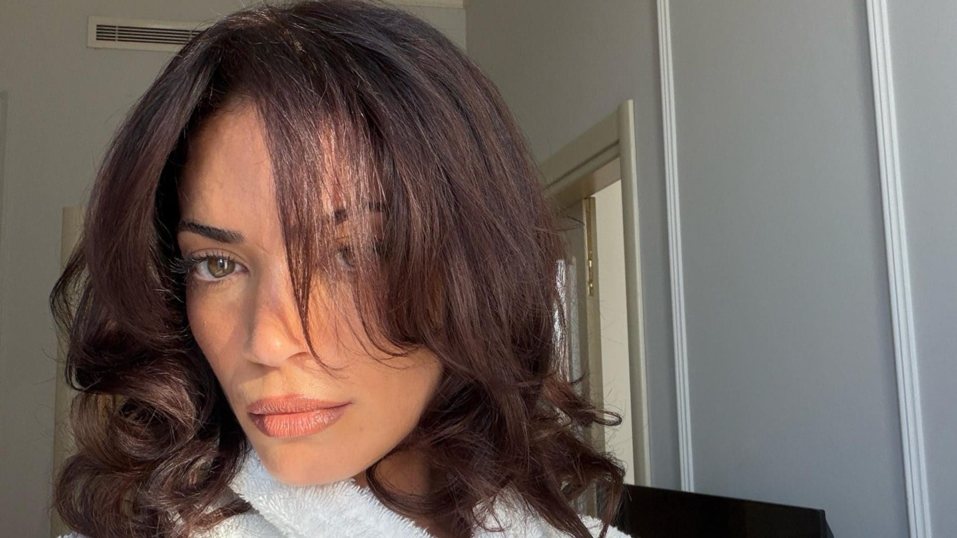 Il segreto del caschetto vaporoso di Elodie è la lacca spruzzata sulle radici