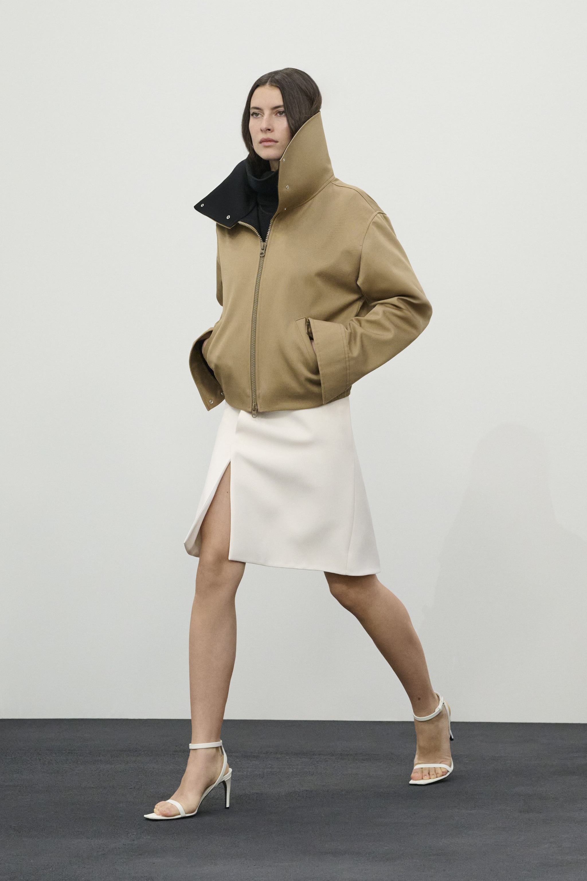 Un look della sfilata Autunno/Inverno 2026–2027 di Courreges