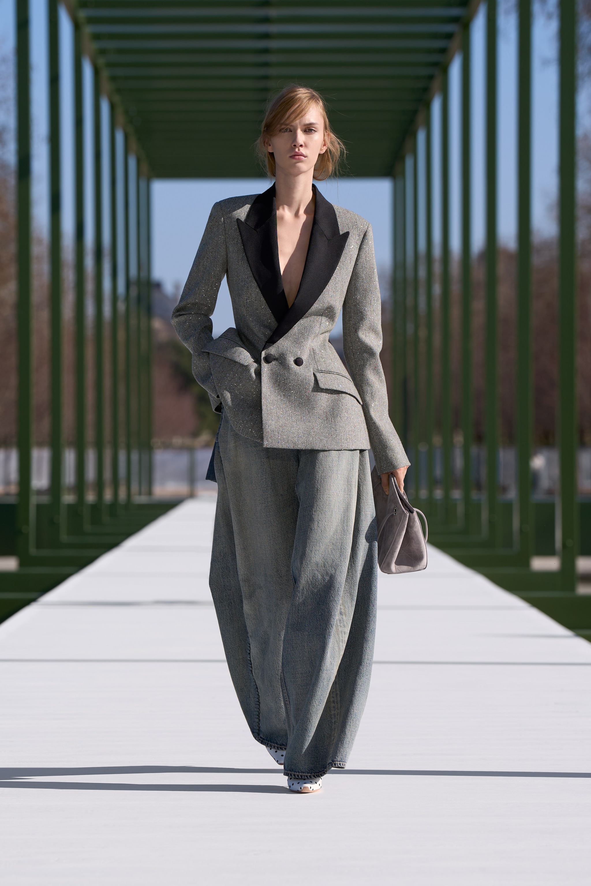 Un look della sfilata Autunno/Inverno 2026–2027 di Dior