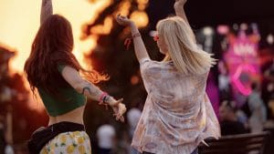 Caffè, musica al mattino e divertimento senza hangover: che cos'è il soft clubbing, l'ultimo trend della Gen Z