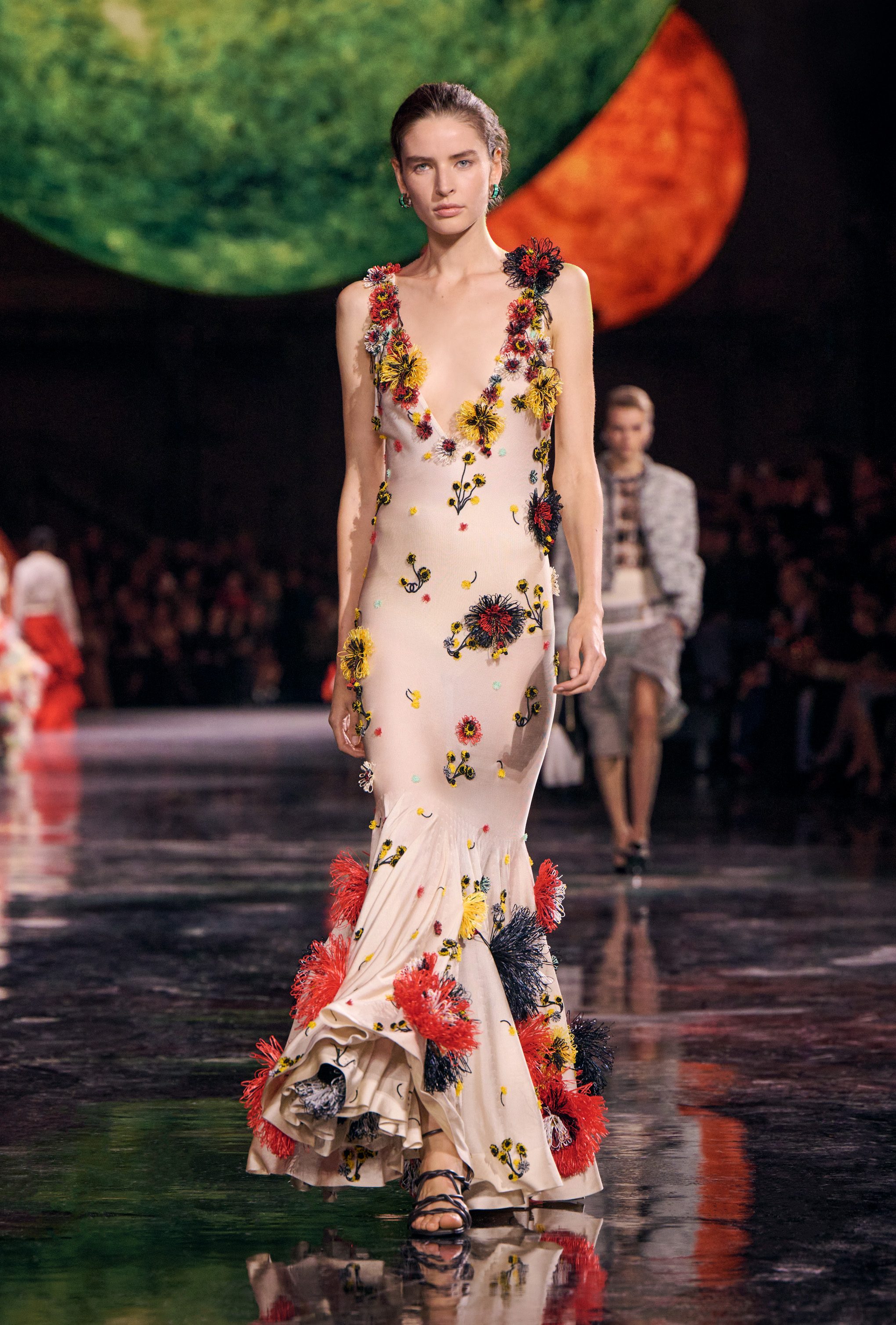 Longdress con decoro floreale in 3D Chanel