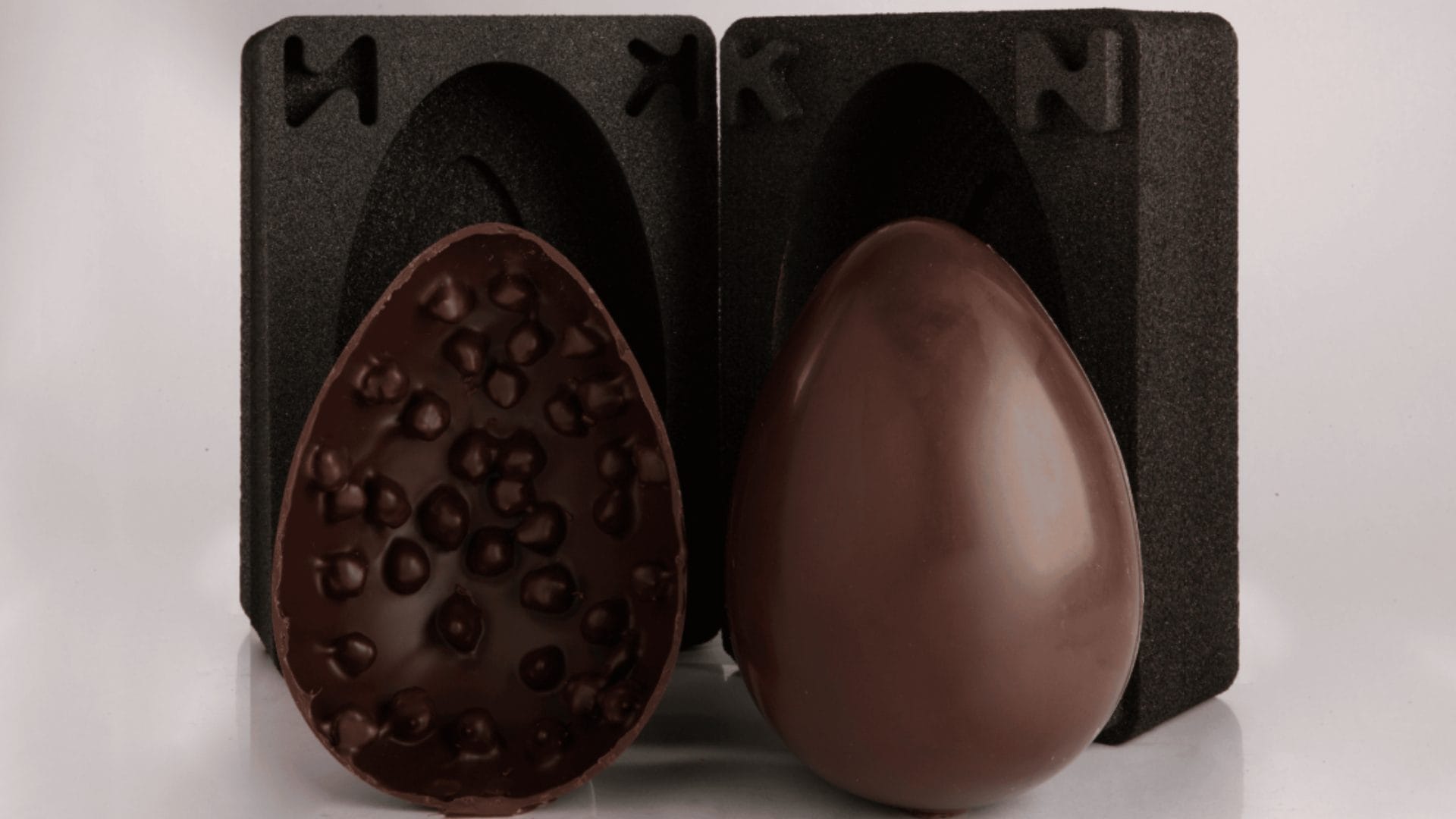 Ernst Knam si inventa l'uovo di Pasqua con cioccolato e marshmellow che costa quasi 100 euro