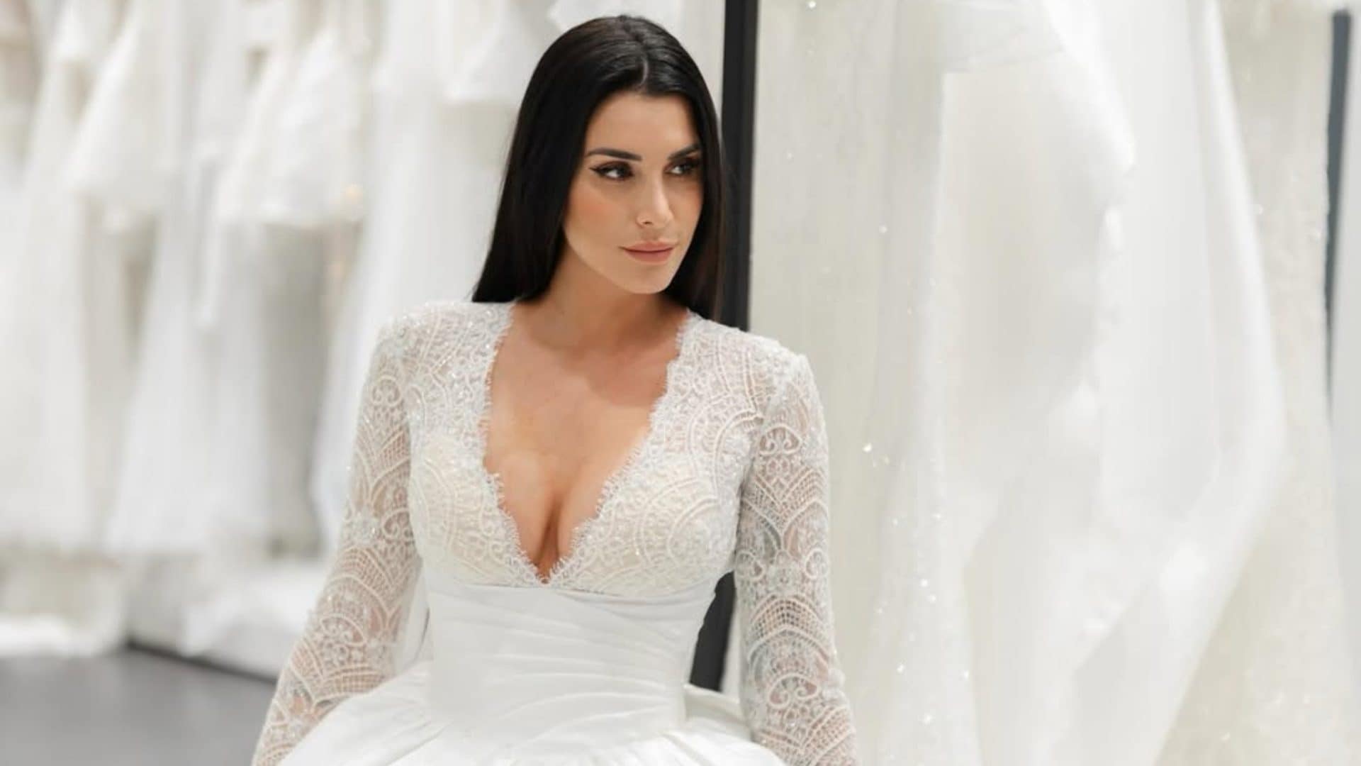 Valentina Vignali verso il matrimonio, in atelier prova l'abito da sposa: "Sono indecisa"