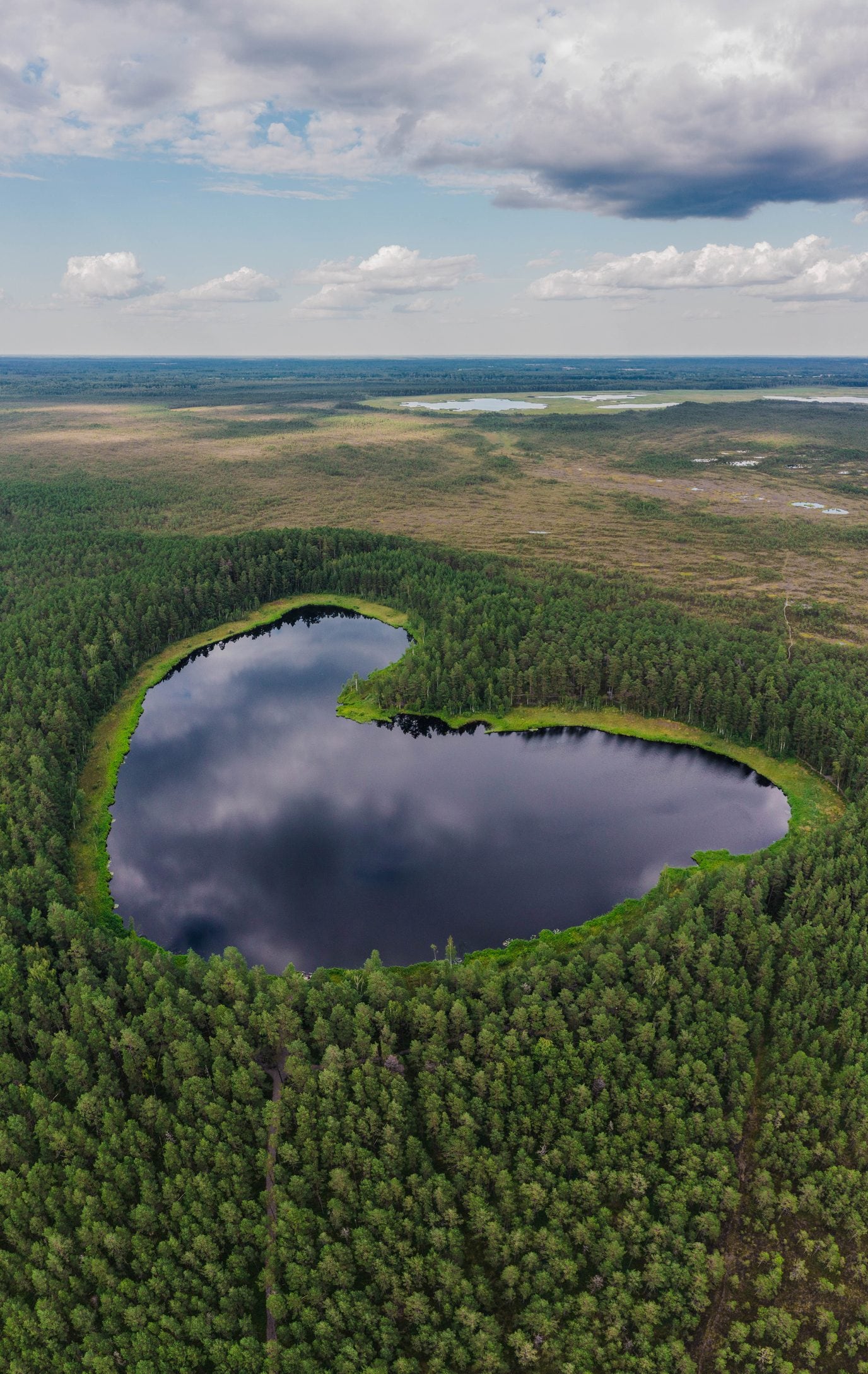 Lago a forma di cuore in Finlandia