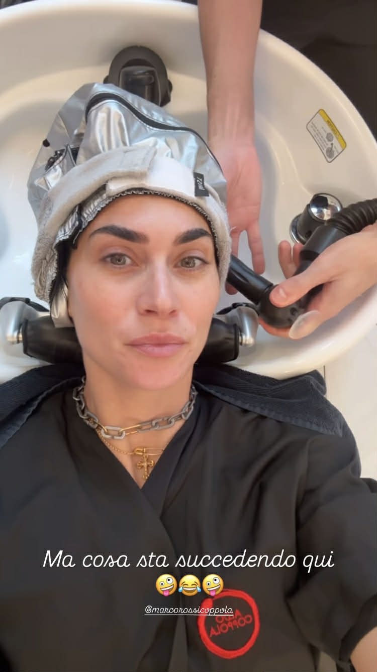 Melissa Satta con la cuffia termica