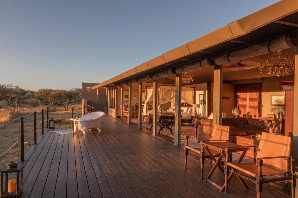 Terrazza con vasca da bagno freestanding