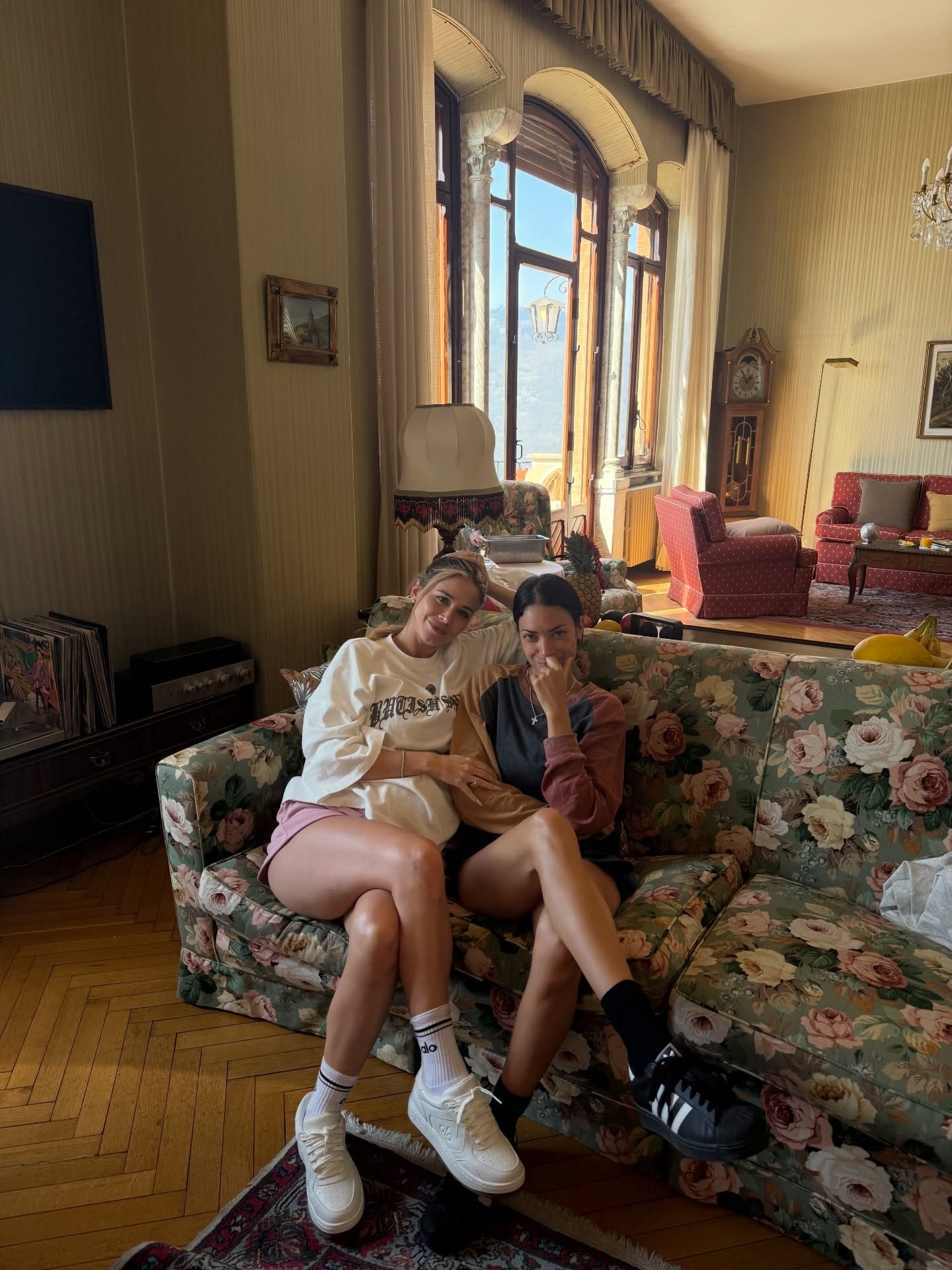 Elodie e Franceska a Villa Jolanda