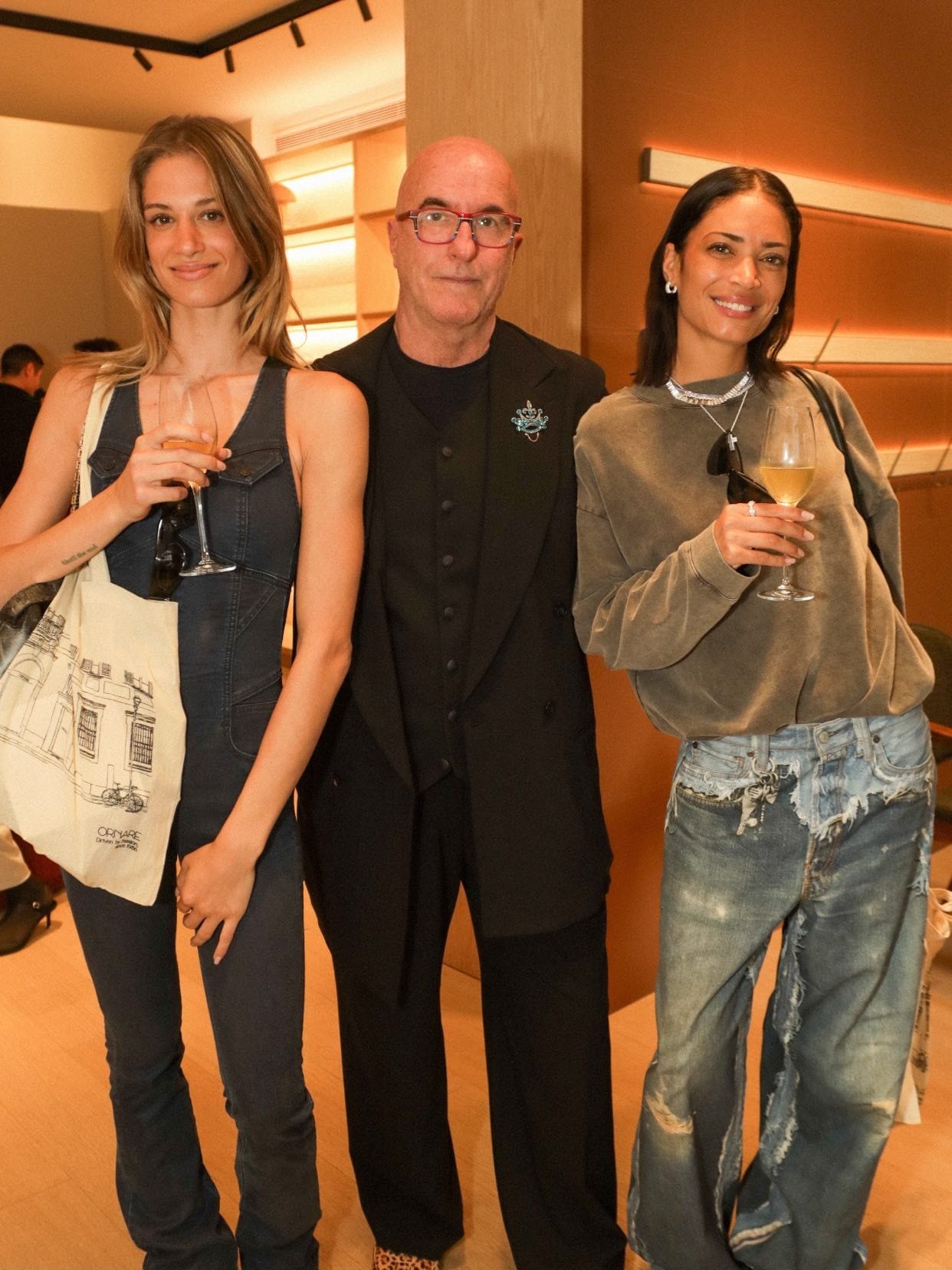 Elodie e Franceska al private party di Ornare designer