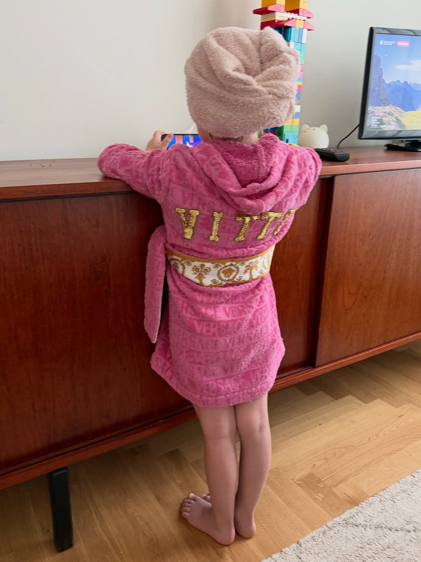 Vittoria Lucia Ferragni con l’accappatoio Versace