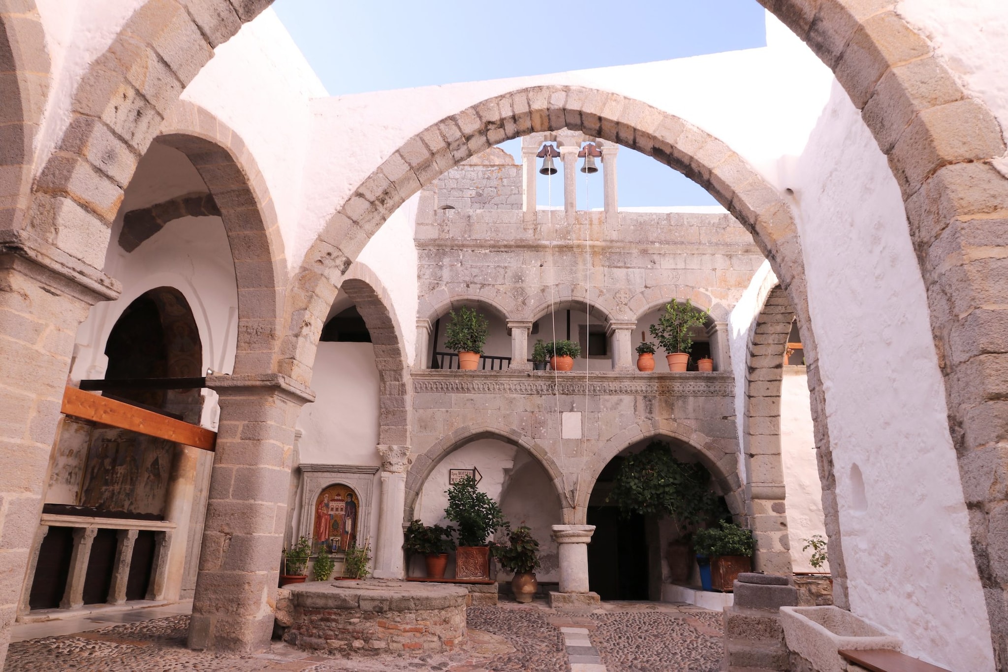 All’interno del monastero di San Giovanni