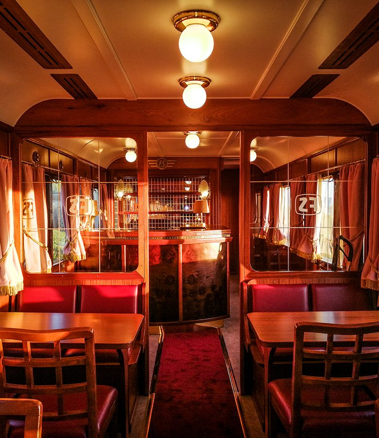 Gli interni della carrozza Vesuvio