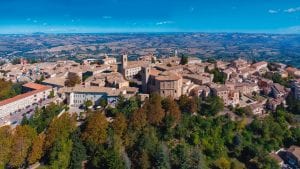 Cingoli, il Balcone delle Marche, vince il Borgo dei Borghi 2026: sul podio anche Arenzano e Zungoli