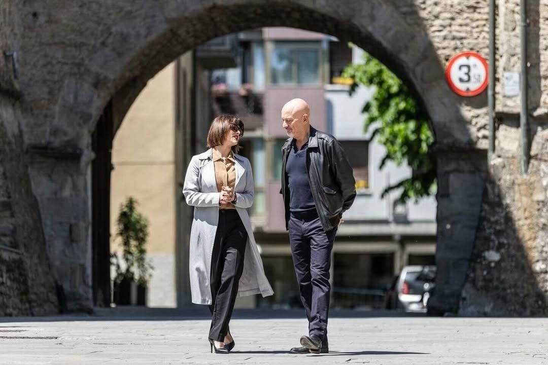 Claudio Bisio in una scena della serie girata a Castiglione dei Pepoli