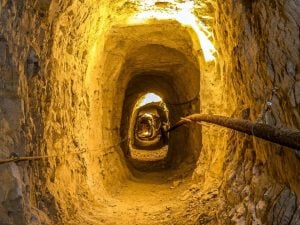 Nel cuore della Val Brembana si trova un percorso sotterraneo dentro una miniera a oltre 100 metri di profondità
