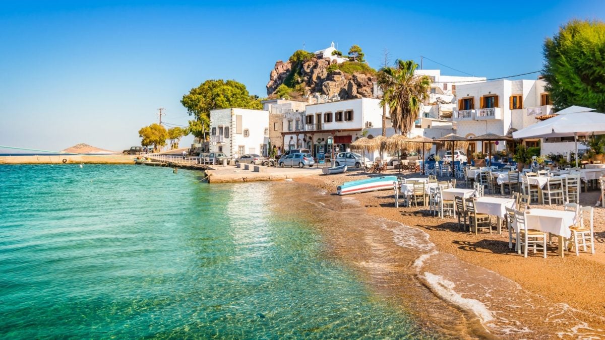 Il porto con la spiaggia di Patmos, Grecia