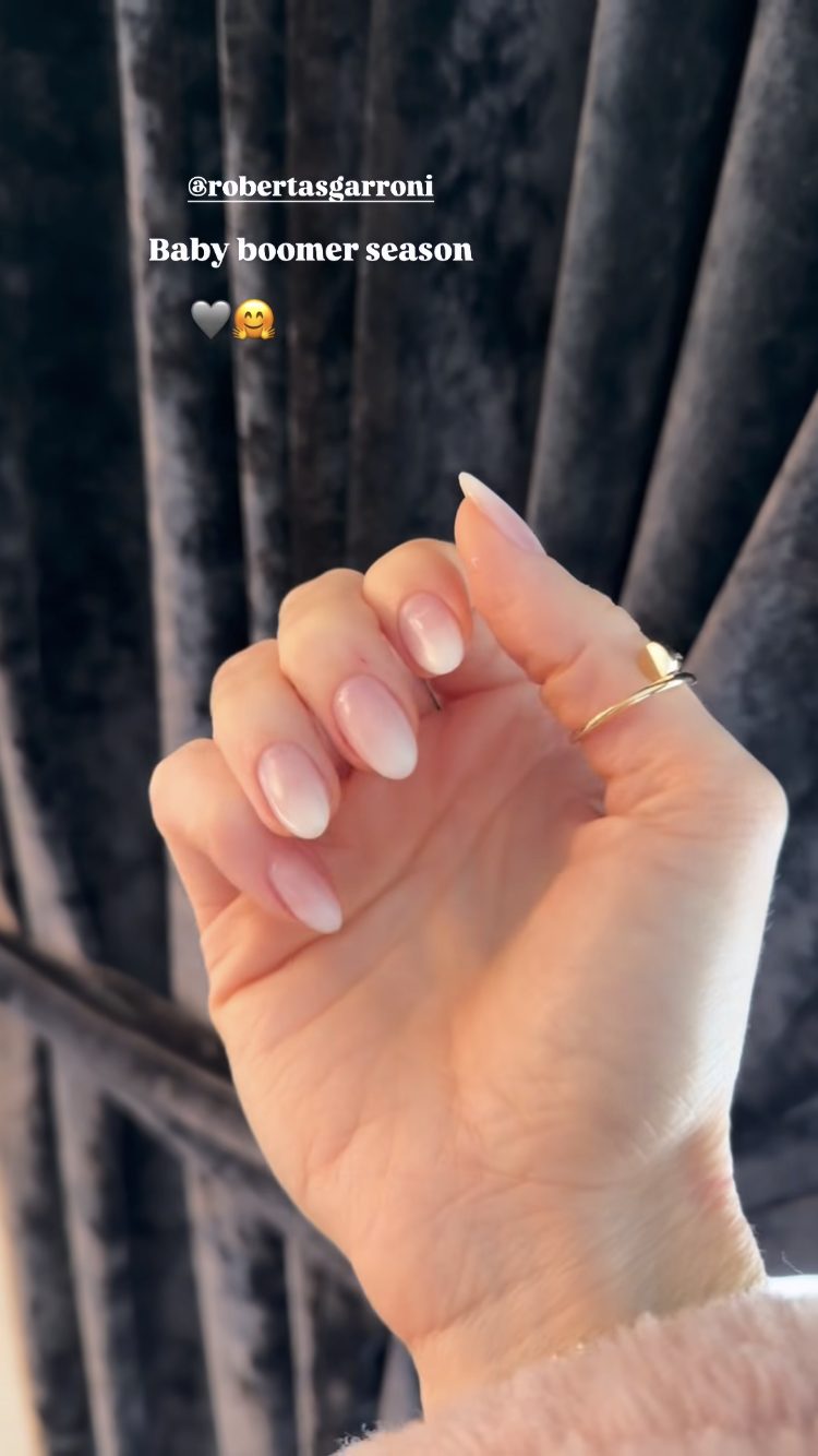 Manicure baby boomer