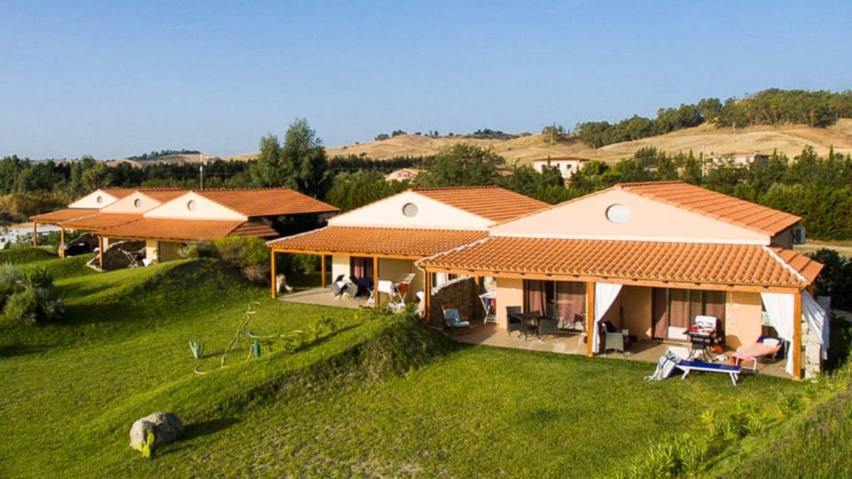 Le case del resort Calalandrusa
