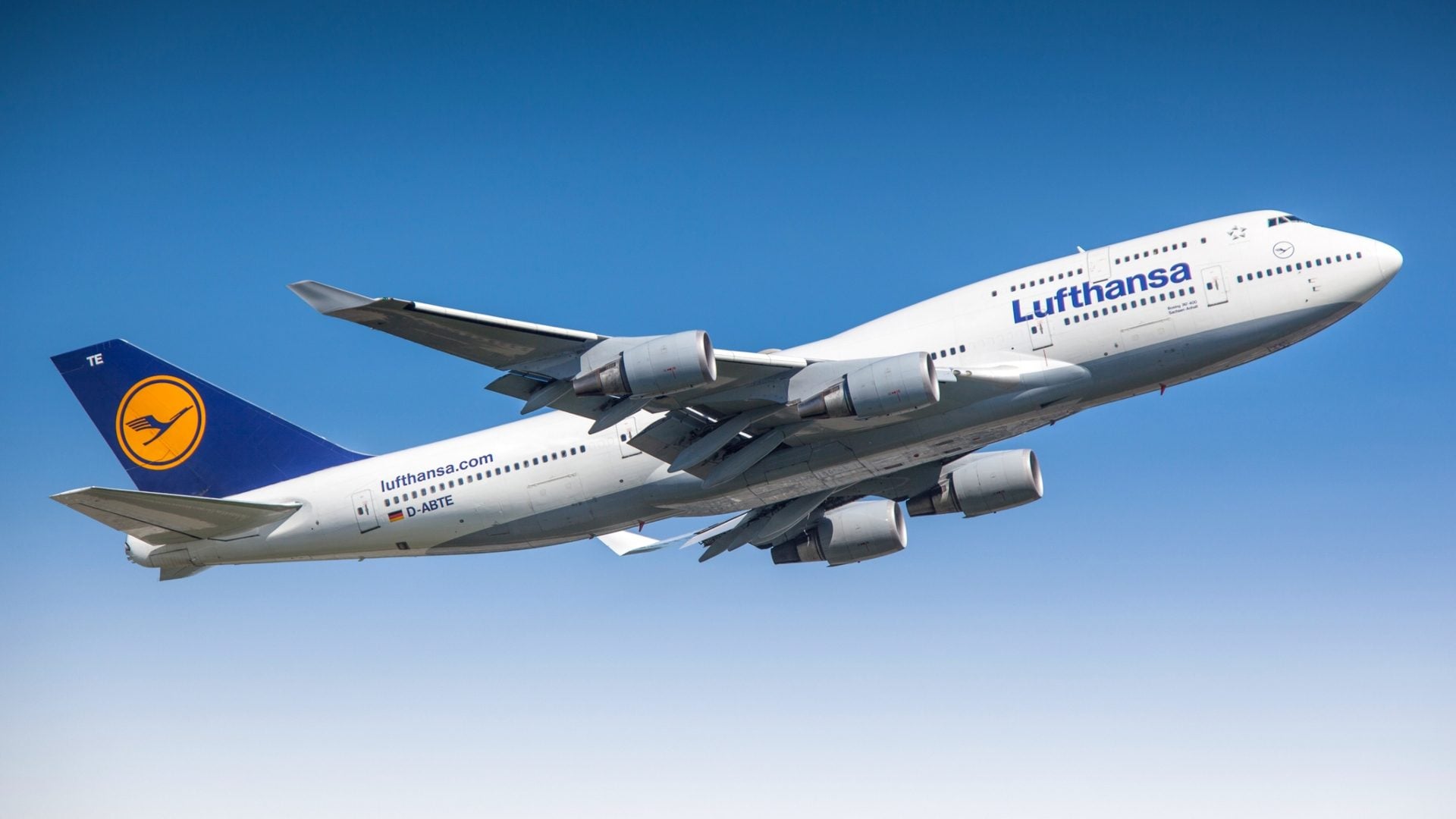 Da maggio i bagagli a mano saranno a pagamento sui voli Lufthansa: quali sono le nuove regole