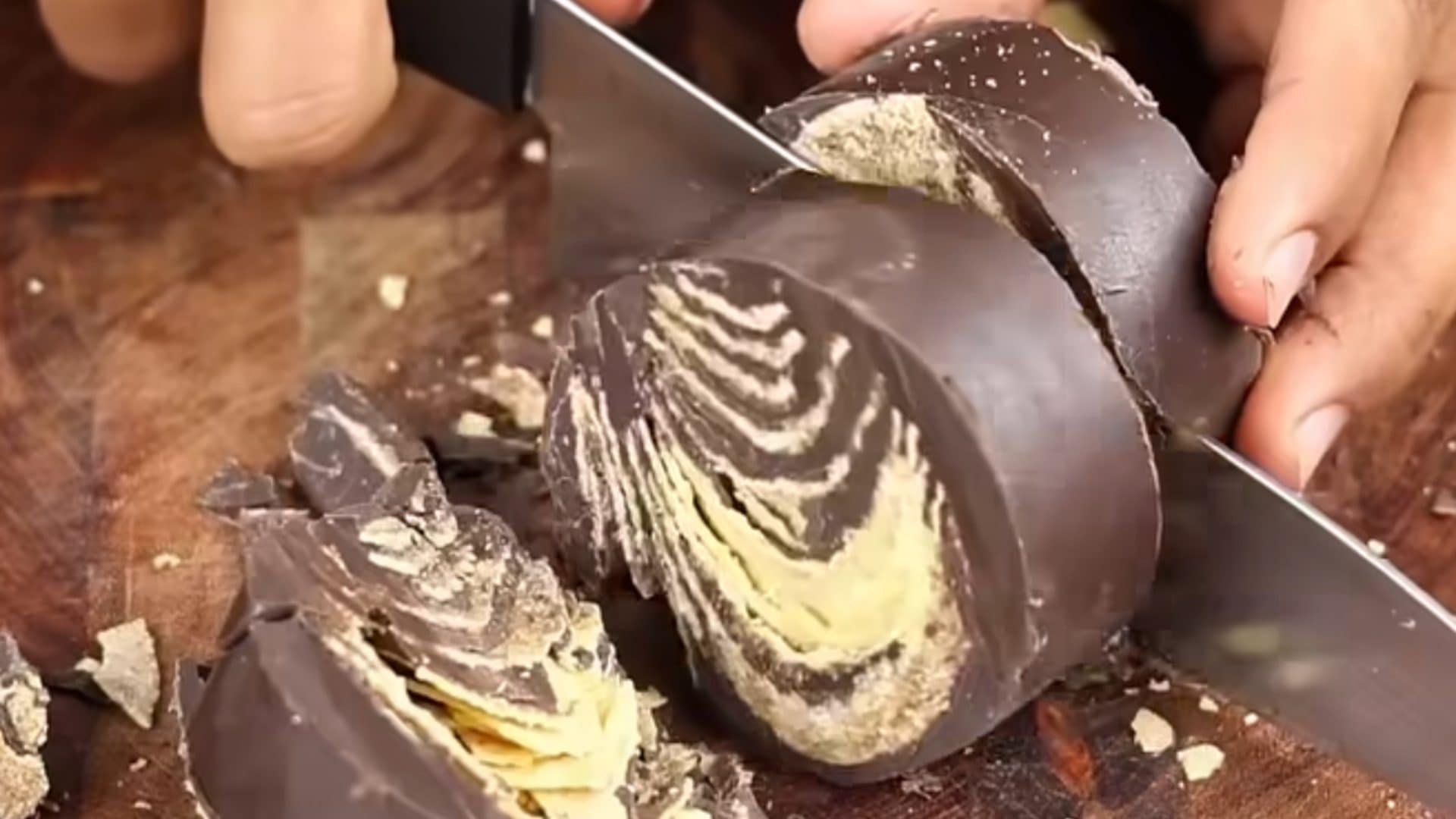 Pringles Chocolate Block tagliato a fette