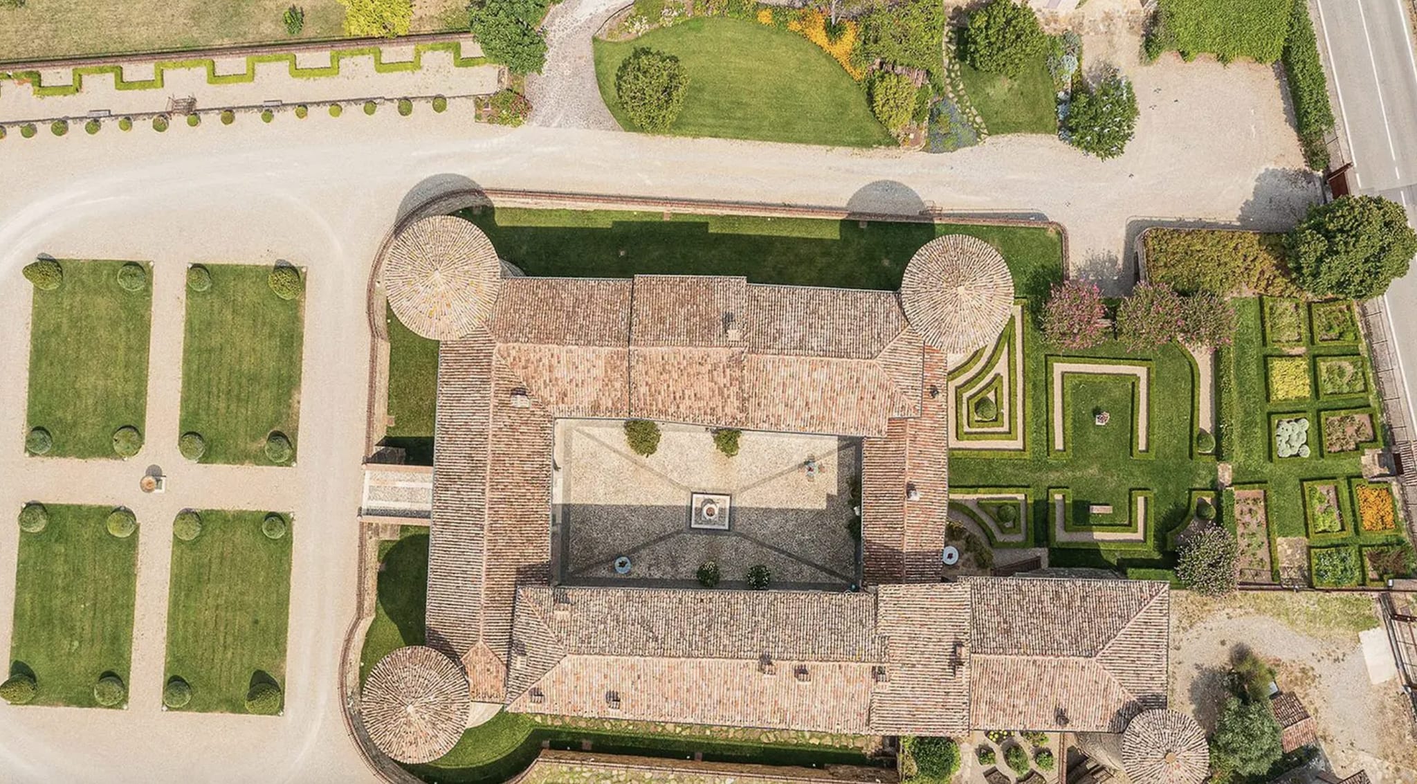 Lionard Luxury Estate