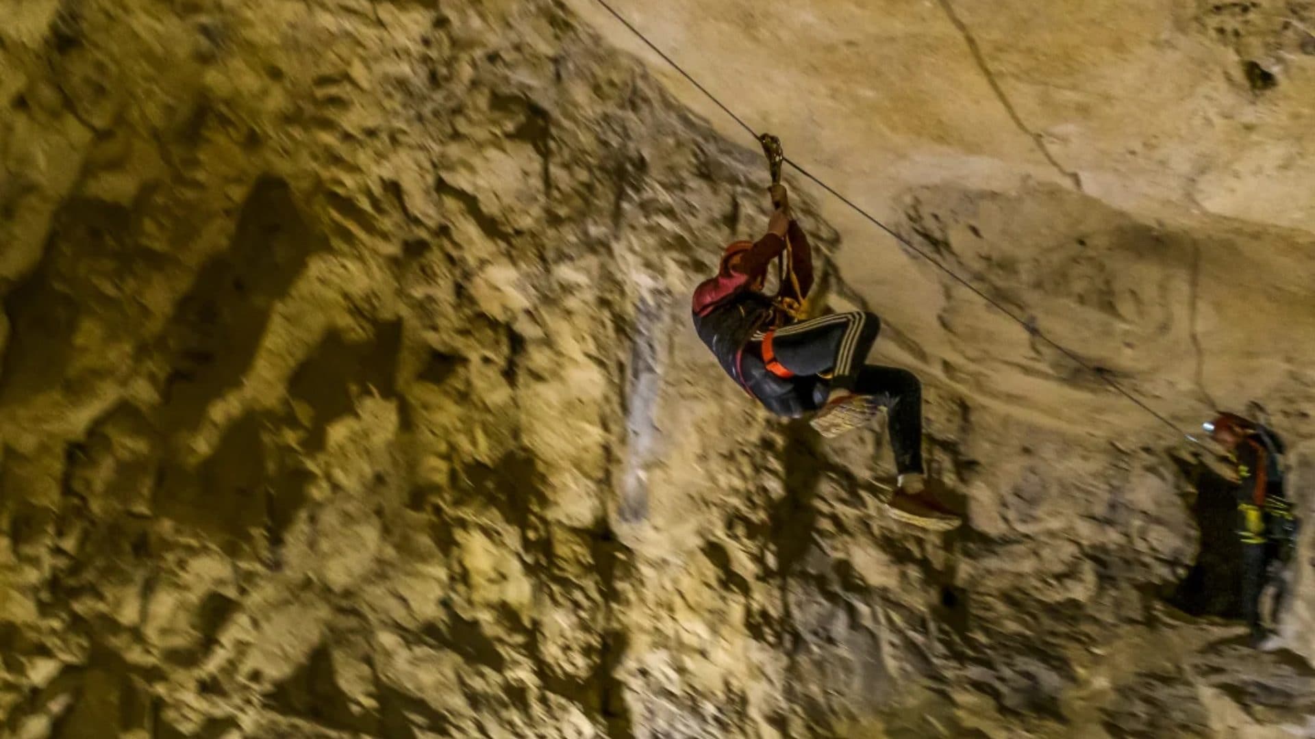 Uno dei passaggi interni alle miniere di Dossena