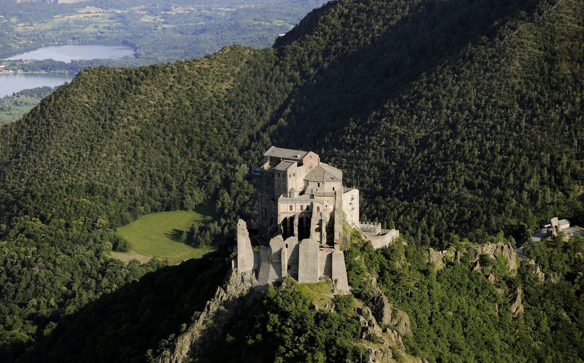 Vista aerea della Sacra di San Michele