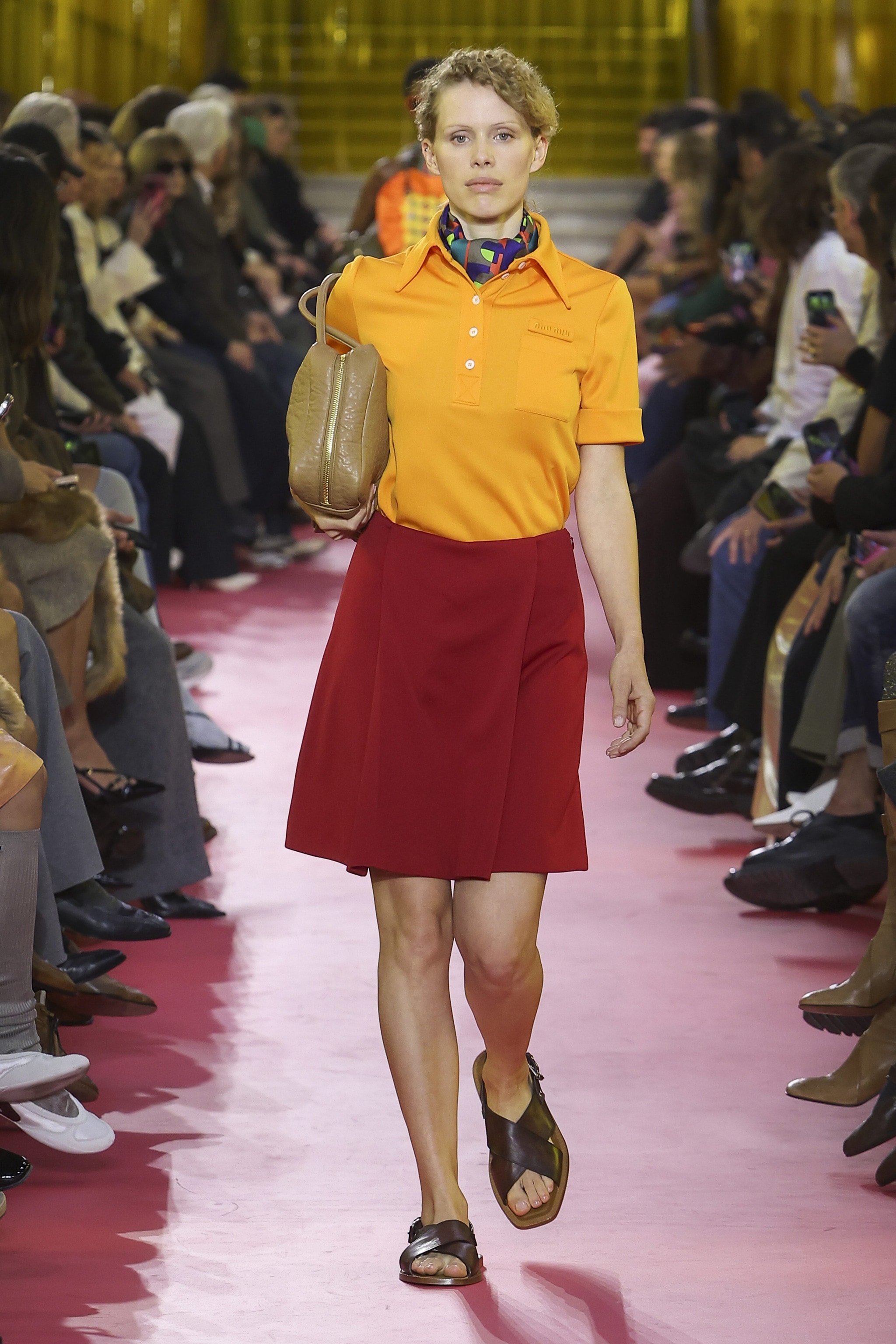 Un look dalla sfilata Primavera/Estate 2026 di Miu Miu