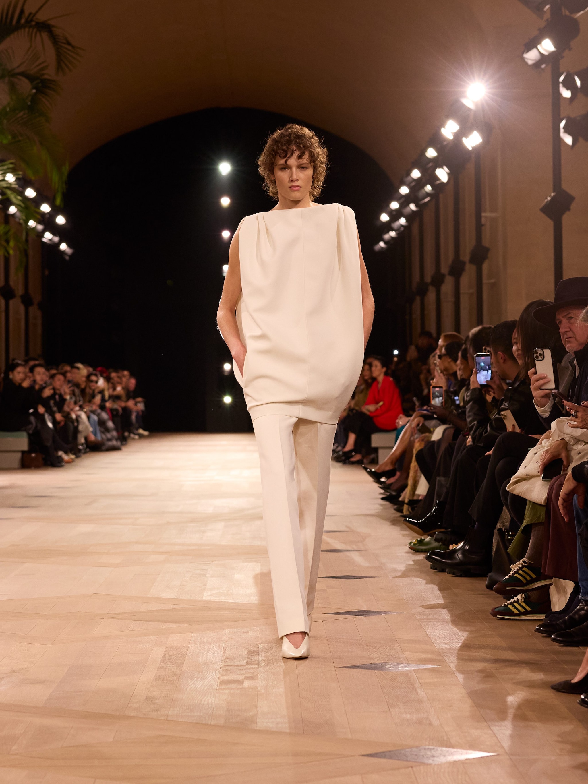 Maxi top e pantaloni Balenciaga