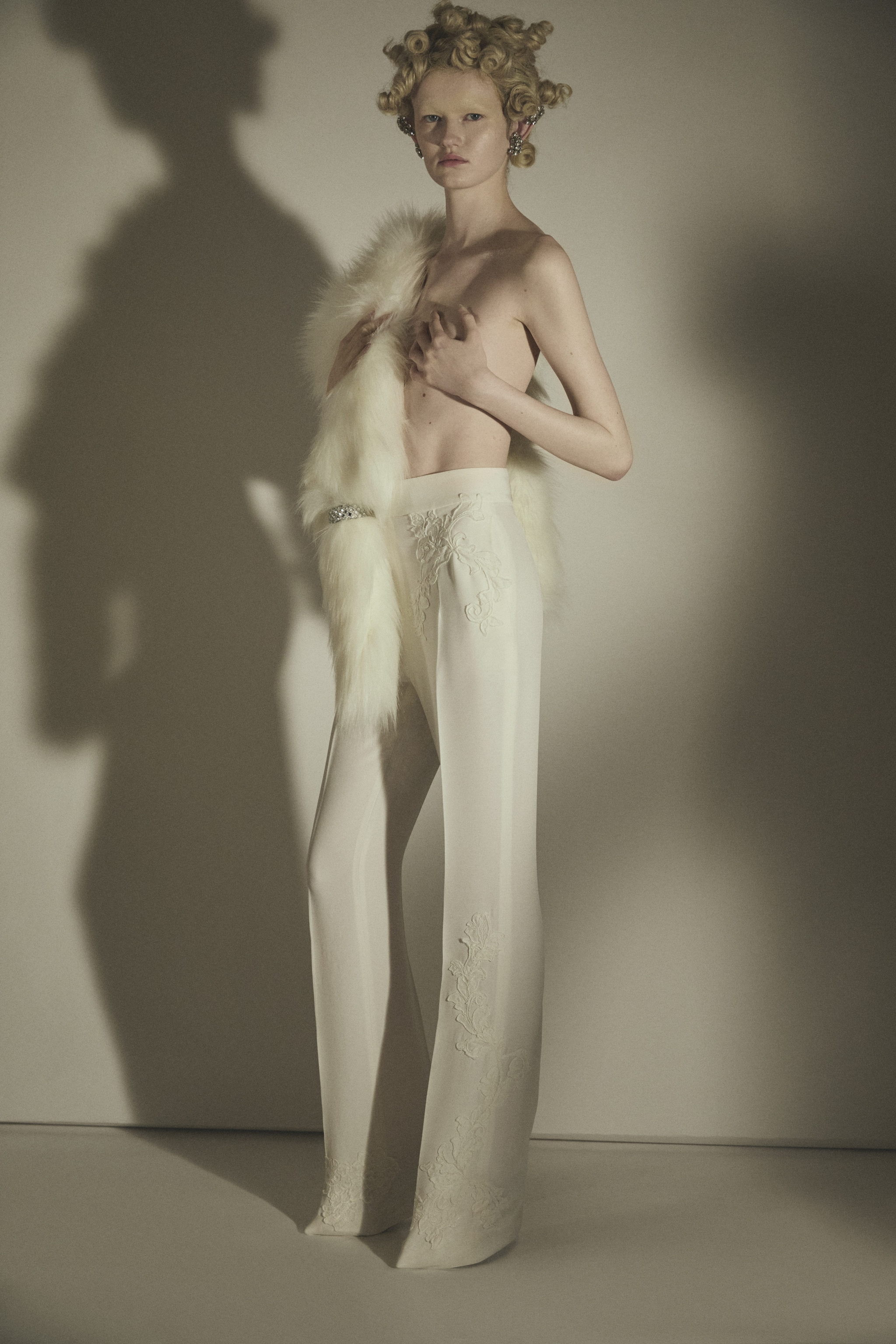 Pantaloni con decoro ricamato tono su tono Francesco Scognamiglio