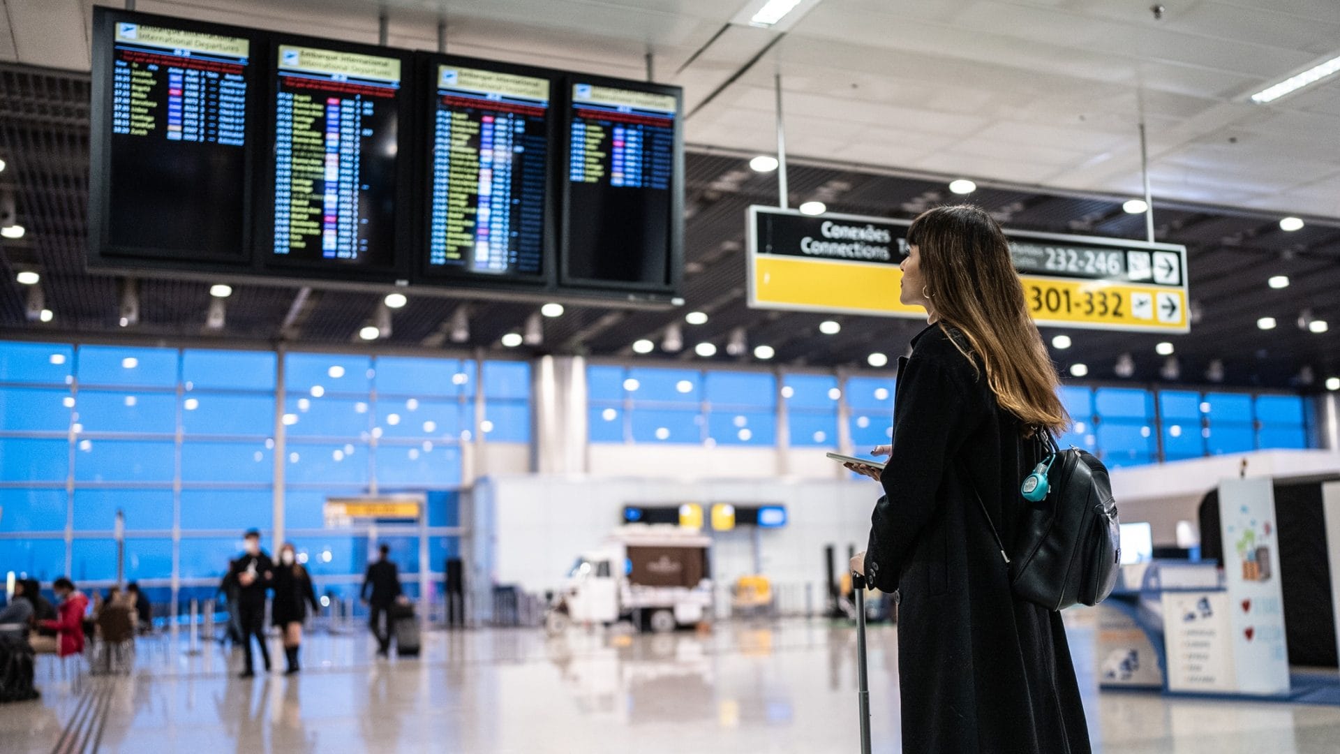 Aumento biglietti aerei, l'Antitrust indaga sul caro prezzi e intanto arrivano rassicurazioni per l'estate 2026