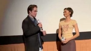 La T-shirt di Zendaya celebra l'amore: The Drama ci insegna che "essere amati è essere conosciuti"