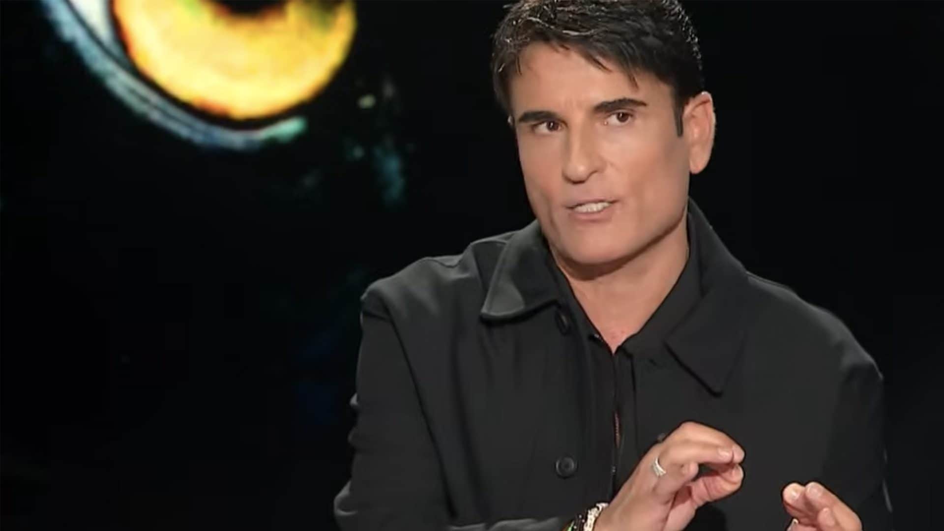 Sal Da Vinci a Belve con gli anelli simbolo di "Per sempre sì": sono i gioielli in diamanti di Sanremo