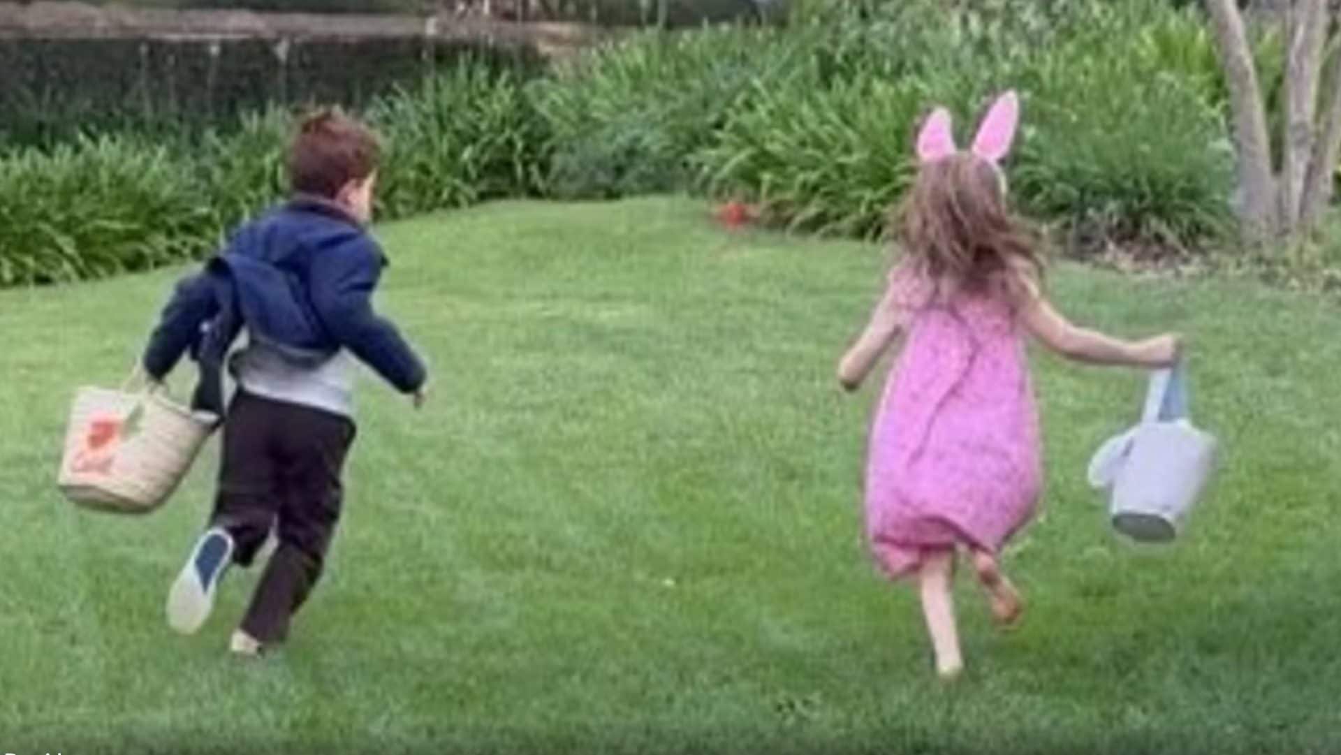 Il nuovo video dei figli di Harry e Meghan: Lilibet è una coniglietta, Archie ruba la borsa alla mamma