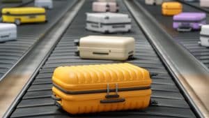 Aumenti sui costi dei bagagli: è per far fronte al caro carburante provocato dalla guerra in Iran