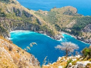 Divieto di balneazione e navigazione alla Baia di Ieranto: le zone interdette e quelle accessibili