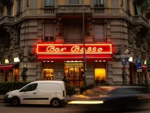 Il migliore bar del mondo è il Bar Basso di Milano, dove è nato il Negroni Sbagliato: la classifica