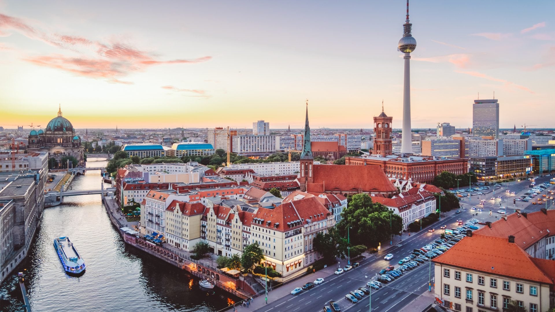 BerlinPay, capitale tedesca contro emergenza rifiuti: questa estate sconti e buoni pasto ai turisti responsabili