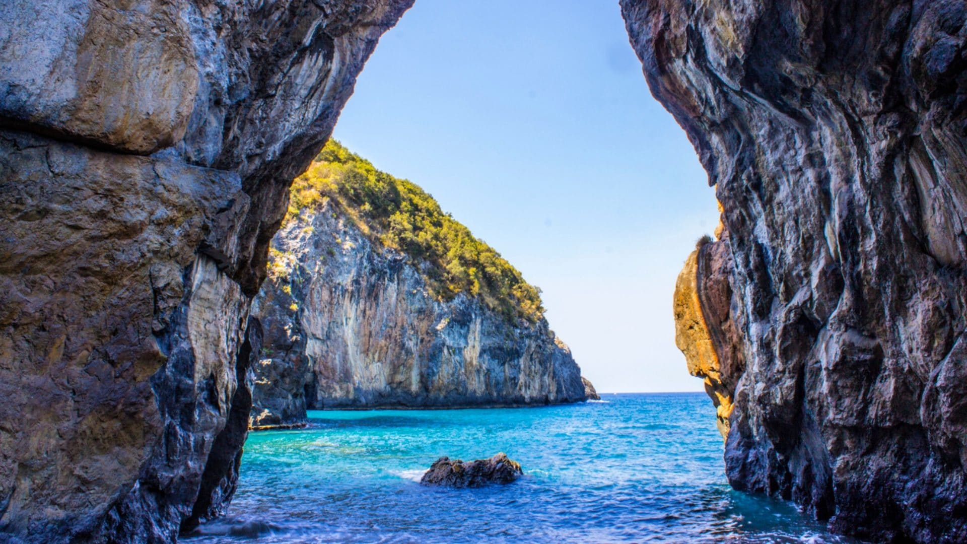 La Calabria è l'alternativa economica alla Costiera Amalfitana da visitare nell'estate 2026