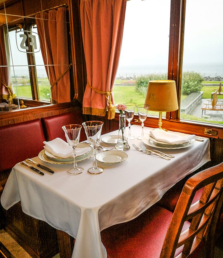 Il tavolo con vista sul Golfo di Napoli