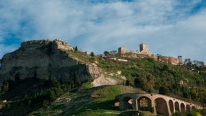 Il castello più grande d'Italia si trova in Sicilia e ha oltre 350 camere