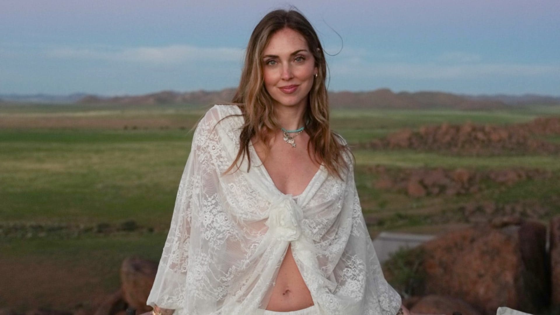 Chiara Ferragni nella savana della Namibia: l'hotel da 2mila euro a notte è "il più bello mai visto"