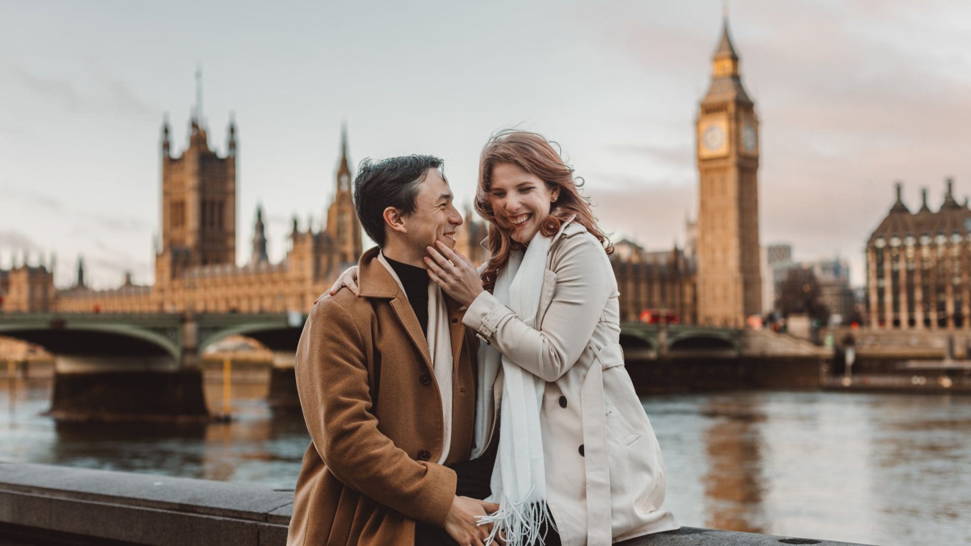 Perché molte donne scelgono partner più giovani, lo psicologo Catarinella: "Libertà senza vincoli culturali"