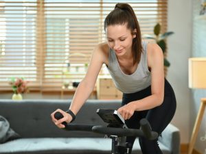 Fare venti minuti di cyclette può rafforzare la memoria, secondo un recente studio pubblicato su Oxford Academic