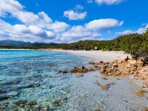 Olbia, divieto di balneazione in Costa Smeralda: qual è il litorale chiuso a turisti e bagnanti