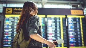 La guida di Altroconsumo per orientarsi tra voli cancellati, indennizzi e rimborso biglietti durante la crisi carburante