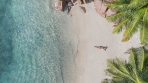 Costa più un volo per le Seychelles o Ibiza ad agosto? Abbiamo provato a prenotare 7 mete per l'estate 2026