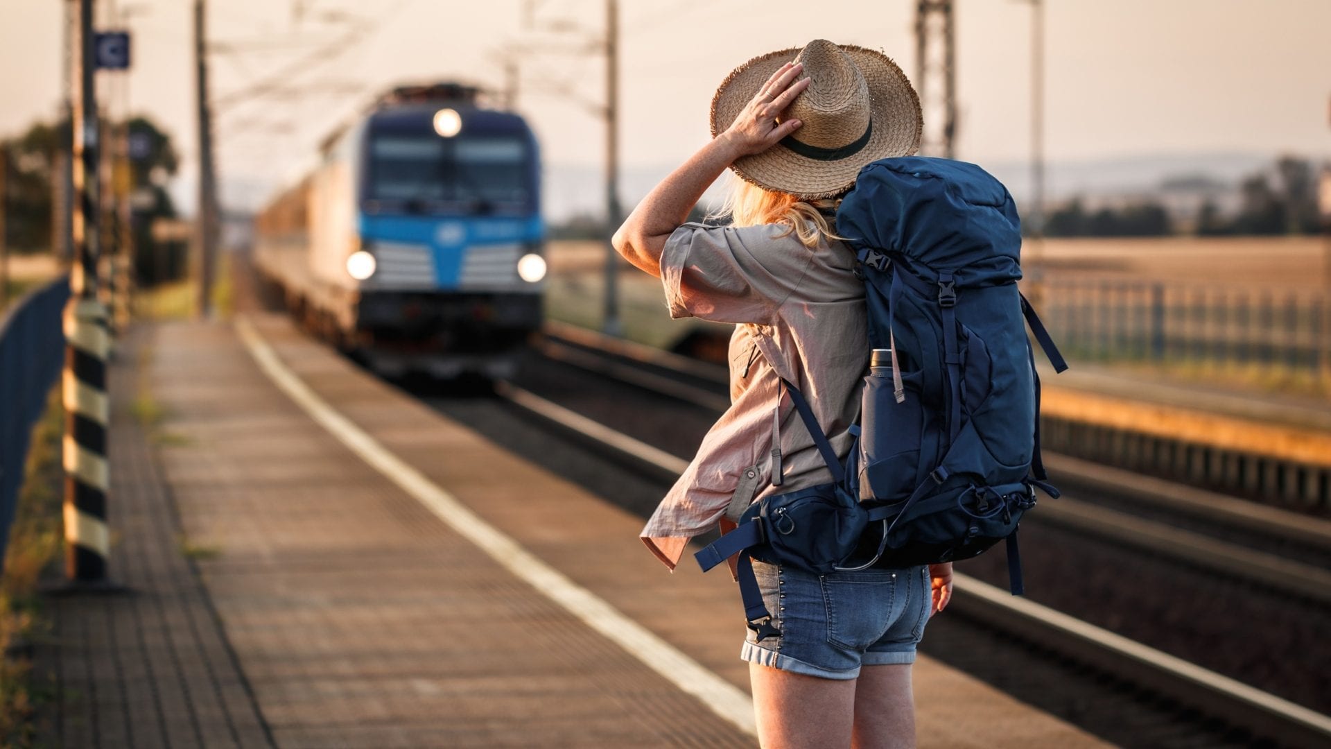 I migliori treni per raggiungere il mare in tutta Italia: dalla Liguria fino al Cilento, le tratte a partire da 6 euro