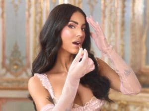 Giulia De Lellis torna al botox e questo non ci riguarda, il problema è normalizzare uno stereotipo